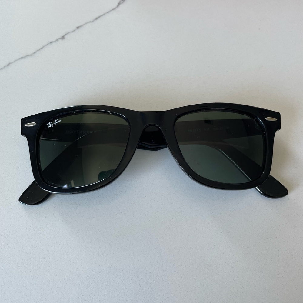 Ray-Ban Wayfarers | Black frames